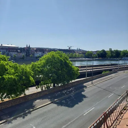 Stilvolle Direkt In Der Appartement Würzburg